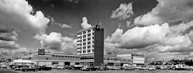 Das Donau-Einkaufszentrum nach der Premiere 1967